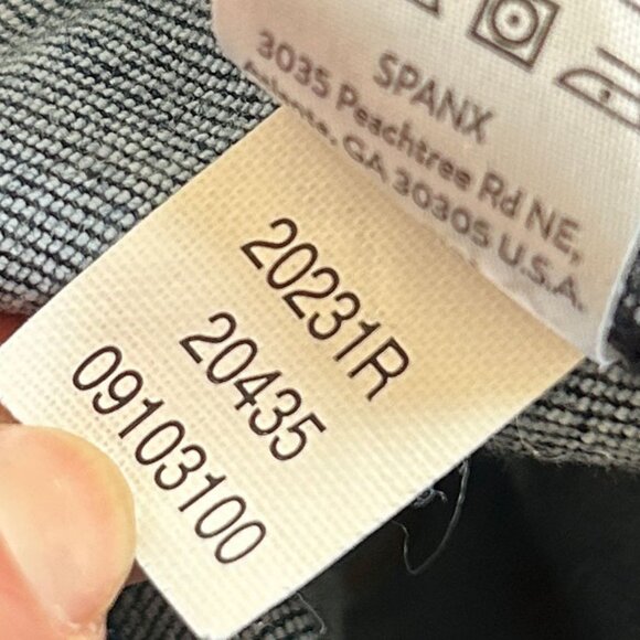 SPANX Spanx 20231R Cropped Flare Denim Jeans in Size Medium Raw Hem - Picture 6 of 6